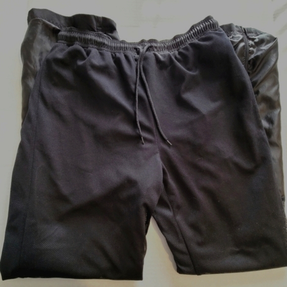 Jerzees Activewear Joggers Size Medium, Black with Adjustable Drawstring - Picture 8 of 11